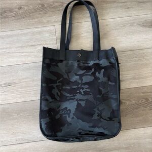 Lululemon Black/Gray Print Tote